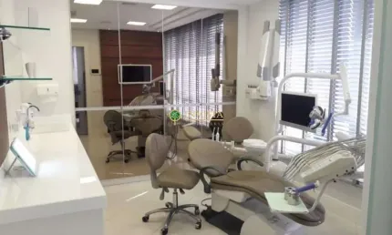 Sala comercial à venda com 1 vaga à venda no centro de florianópolis.