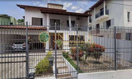 À venda | 197 m², 2 pavimentos, sacada, 4 quartos, churrasqueira, 2 vagas de garagem - Centro de Florianópolis