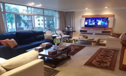 Apartamento com 224m², 4 quartos, hidromassagem e 2 vagas de garagem.