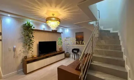 Duplex com terraço privativo, 3 quartos e 2 vagas à venda na Praia dos Ingleses.