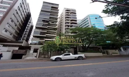 Andar alto, sacada, 3 suítes, hidromassagem e 3 vagas à venda próximo ao Beiramar Shopping.