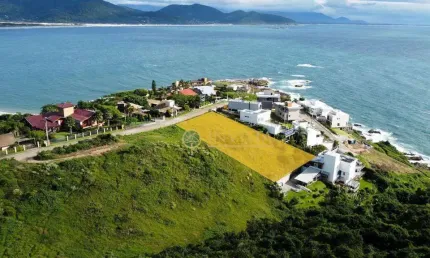 Terreno com 1537m² e vista mar à venda em garopaba.