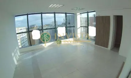 6 salas e 7 vagas de garagem - Á venda no Centro de Florianópolis