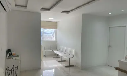 À venda | life medical tower, 110 m², sala comercial com 2 vagas de garagem - centro, em florianópolis.