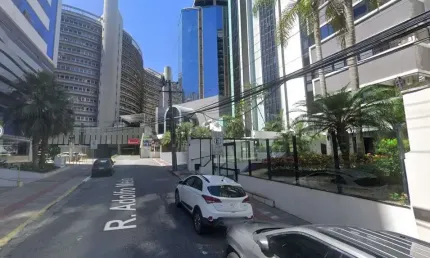 Semi mobiliada com 1 vaga  no Centro - À venda em Florianópolis