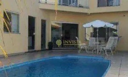 À venda | 274 m² privativos, churrasqueira, piscina e terraço — 4 quartos, 4 vagas — Próxima ao Estádio da Ressacada, no Carianos, Florianópolis.