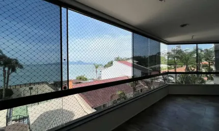 Vista permanente para o Mar, 4 quartos sendo 2 suítes e 2 vagas em Coqueiros.