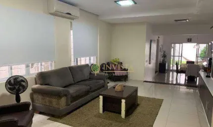 À venda | 250 m², 4 quartos, piscina privativa e 6 vagas de garagem - Jardim Atlântico, em Florianópolis.