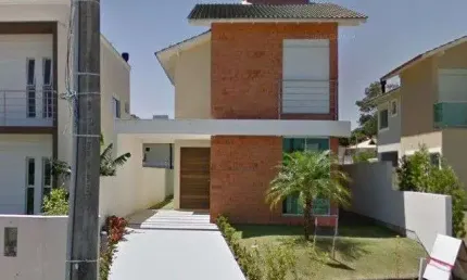À venda | 173 m², Àrea de Churrasqueira com Piscina externa, 4 quartos e 2 vagas de garagem - Cachoeira do Bom Jesus, em Florianópolis.