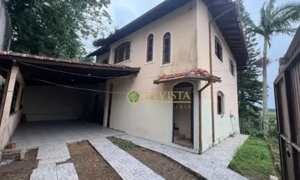 À venda | 4 quartos sendo 2 suítes e 2 vagas de garagem - Saco dos Limões, em Florianópolis.
