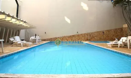 À venda | 140 m², Andar alto, 3 quartos e 1 vaga - Centro de Florianópolis.