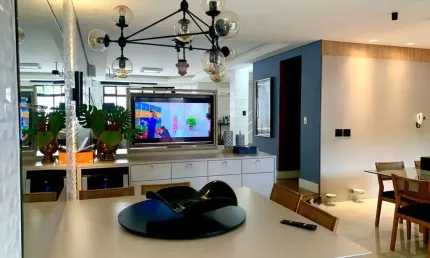 Mobiliada, com 4 quartos sendo 1 suíte e área de lazer ampla com piscina