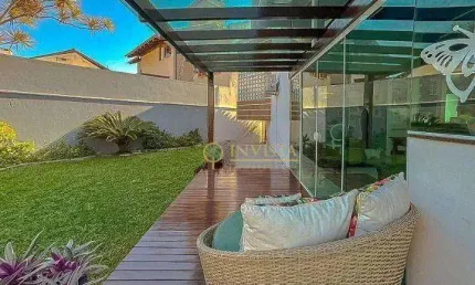 À venda | 300 m², área gourmet, 3 quartos e 4 vagas – Próxima à Praia do Bom Abrigo, em Florianópolis.