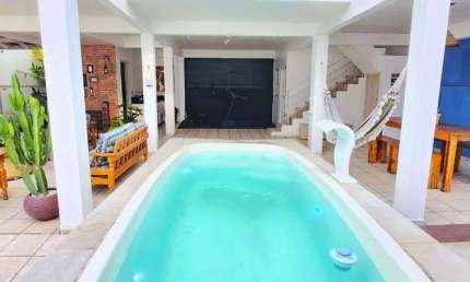 2 casas, espaço lazer com piscina e 4 vagas no Estreito.