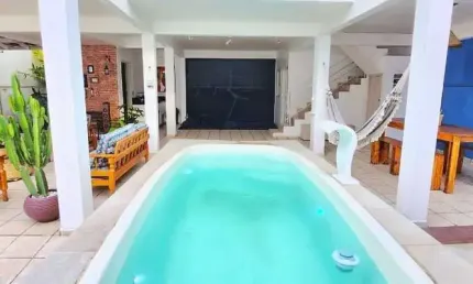 2 casas, espaço lazer com piscina e 4 vagas no estreito.