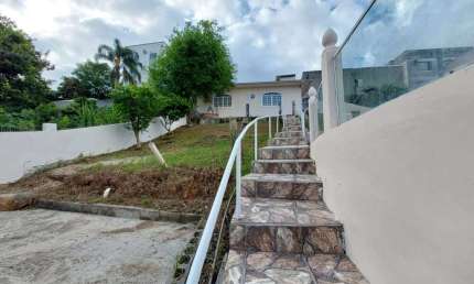 3 quartos e um amplo terreno - À venda no Jardim Janaína, Biguaçu.
