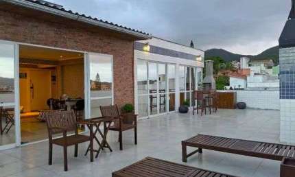 3 suítes sendo 2 máster, terraço com churrasqueira e 2 vagas na praia dos Ingleses - Á venda em Florianópolis