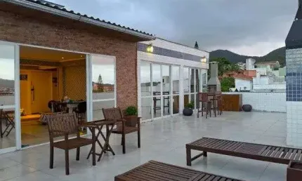 3 suítes sendo 2 máster, terraço com churrasqueira e 2 vagas na praia dos Ingleses - Á venda em Florianópolis