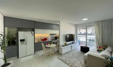 Novo, terraço com churrasqueira, 3 suítes e 2 vagas à venda em Florianópolis.