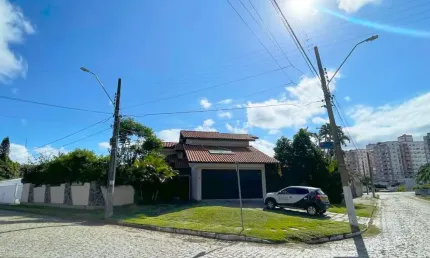 À venda | 540 m², 2 pavimentos, churrasqueira e 3 quartos - Parque São Jorge / Itacorubi.