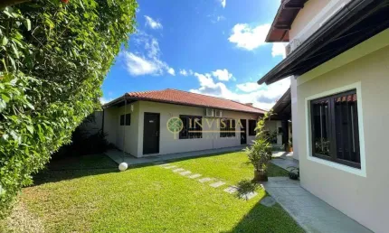 À venda | 540 m², 2 pavimentos, churrasqueira, Edícula e 3 quartos - Próxima à UFSC em Florianópolis.