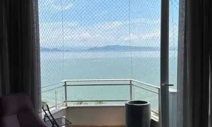 Apto na beira mar com 2 suítes, andar alto, vista mar e 1 vaga à venda próximo ao beira mar shopping em florianópolis.