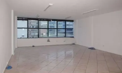 Sala comercial em andar alto no Centro - Á venda em Florianópolis