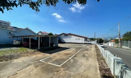 Terreno com 716,40m² em capoeiras - á venda em florianópolis