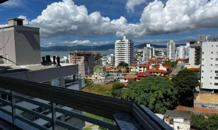 Andar alto, 3 quartos, sacada com churrasqueira e 1 vaga em Barreiros - Á venda em São José