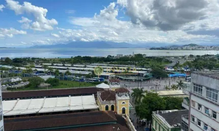 Sala comercial com 8 ambientes e 148m² - Locação no Centro de Florianópolis.