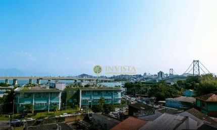 Prédio comercial/residencial com rentabilidade mensal e vista para o mar à venda no Centro de Florianópolis.