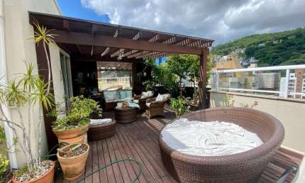 Duplex, terraço, espaço gourmet, 3 quartos e 2 vagas à venda próximo ao Beiramar Shopping.