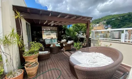 Duplex, terraço, espaço gourmet, 3 quartos e 2 vagas à venda próximo ao Beiramar Shopping.
