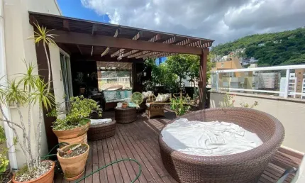 Duplex, terraço, espaço gourmet, 3 quartos e 2 vagas à venda próximo ao beiramar shopping.
