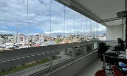 Sacada com churrasqueira, semi mobiliado, andar alto e 1 vaga livre no estreito em florianópolis.