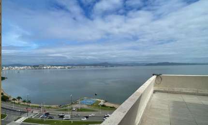 Duplex com terraço e vista mar, 2 suítes e 4 vagas à venda ao lado do Beiramar Shopping.