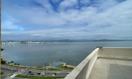 Duplex com terraço e vista mar, 2 suítes e 4 vagas à venda ao lado do beiramar shopping.