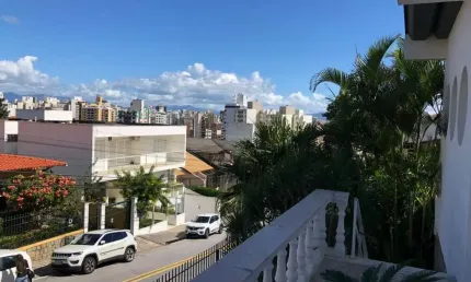 À venda | 175m² , 4 quartos, 2 vagas de garagem - próximo ao beira mar shopping