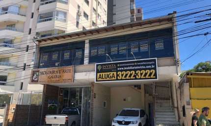 Sala (Sobreloja) comercial com 300m² de área privativa localizada na Av. Hercílio Luz.