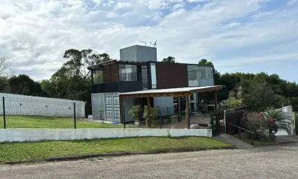 Locação | 140 m², Condomínio Fechado, 3 quartos, área de churrasqueira com jacuzzi e 4 vagas - Campeche, Florianópolis.