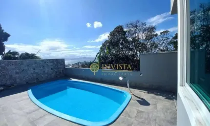 Terraço com vista mar, piscina e espaço gourmet, 4 suítes e 6 vagas para locação no Centro de Florianópolis.