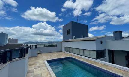 Andar alto, 3 quartos, terraço privativo com piscina e vista Mar no Estreito - À venda em Florianópolis