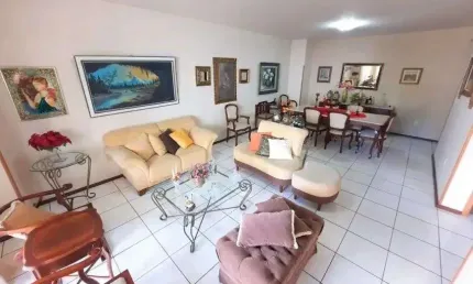 Semi mobiliado, 4 quartos e 2 vagas - À venda próximo ao Colégio Catarinense.