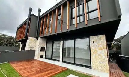 3 suítes e 1 vaga no Residencial Morada das Pedras, a 290m da Praia do Morro das Pedras - À venda em Florianópolis