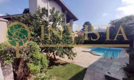 Casa com piscina, churrasqueira, 3 suítes e Hidromassagem à venda na Lagoa da Conceição.