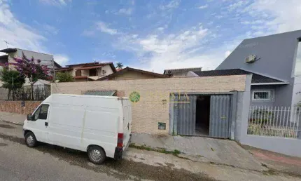 Casa com 8 Apartamentos Mobiliados e Ótima Rentabilidade no Bairro Ipiranga - À venda em São José