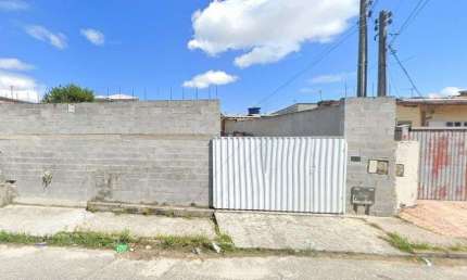 À venda | 4 quartos, amplo quintal com piscina e 2 vagas de garagem - Ipiranga, São José.