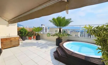 Terraço privativo com piscina e churrasqueira, 3 suítes e 4 vagas à venda próximo a UFSC.