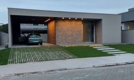 Á venda | Condomínio fechado, 170 m², churrasqueira e 2 suítes - Villa Ratones, em Florianópolis.