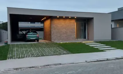 Á venda | Condomínio fechado, 170 m², churrasqueira e 2 suítes - Villa Ratones, em Florianópolis.